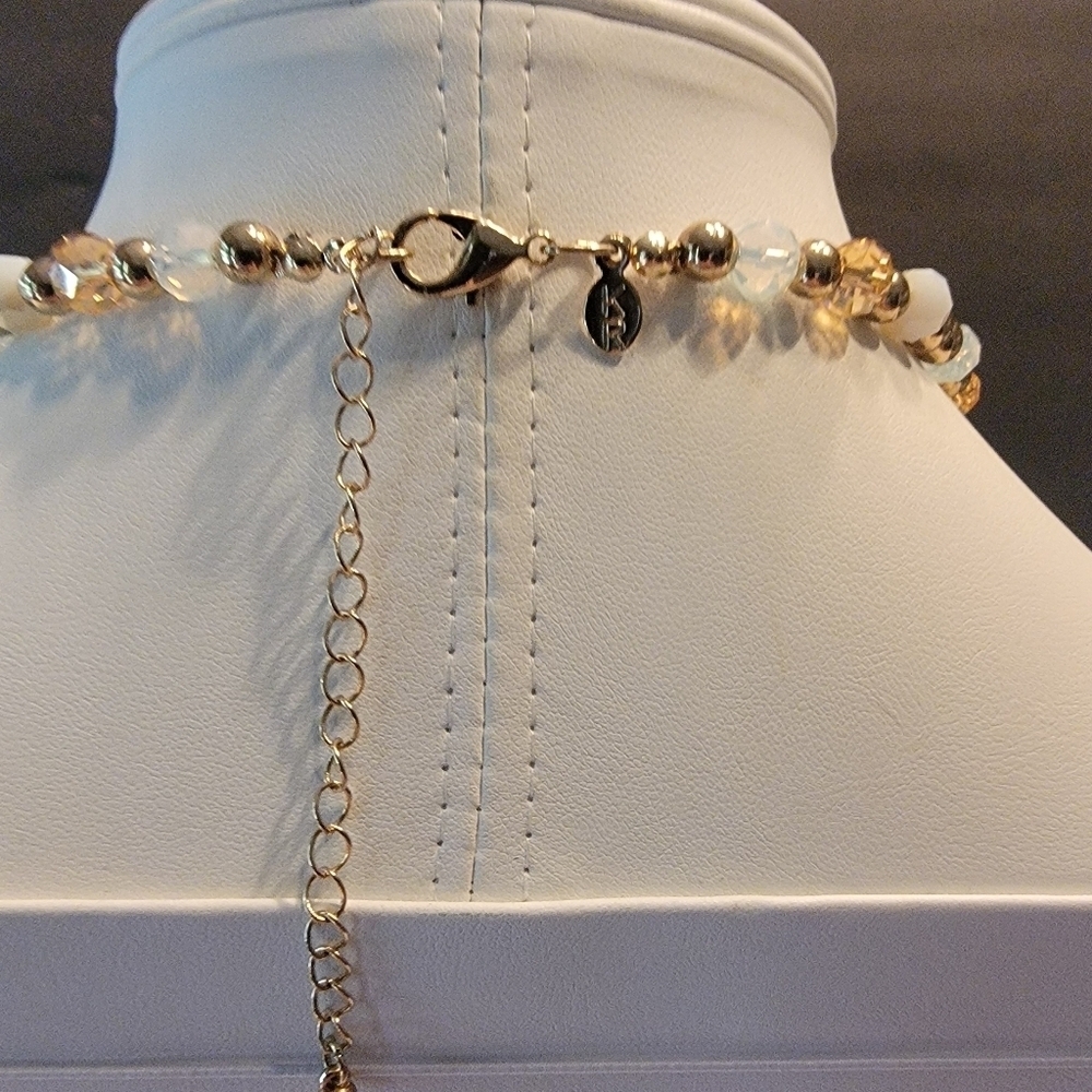 Kim Rogers Champagne,  Opalescent, Milk Glass and Goldtone Beaded Necklace - Picture 3 of 5